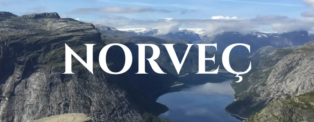 Norveç'in nefes kesici bir fiyortuna bakan ünlü Preikestolen uçurum manzarası